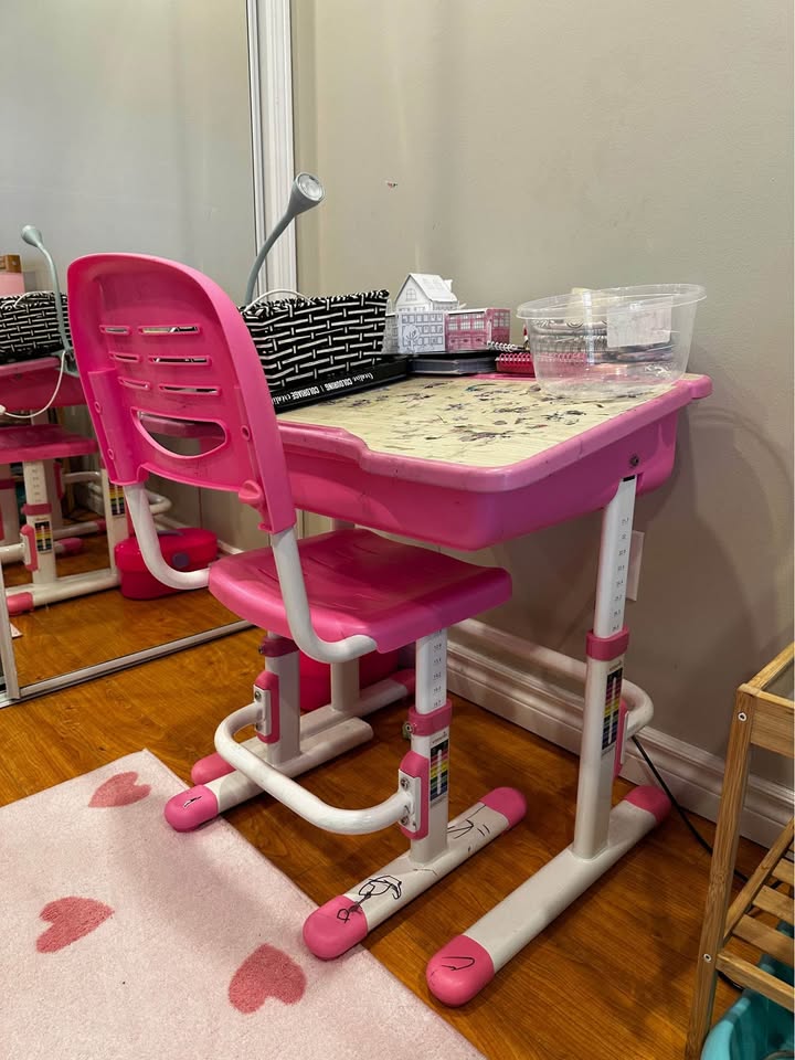 Kids Desk and chair with adjustable height