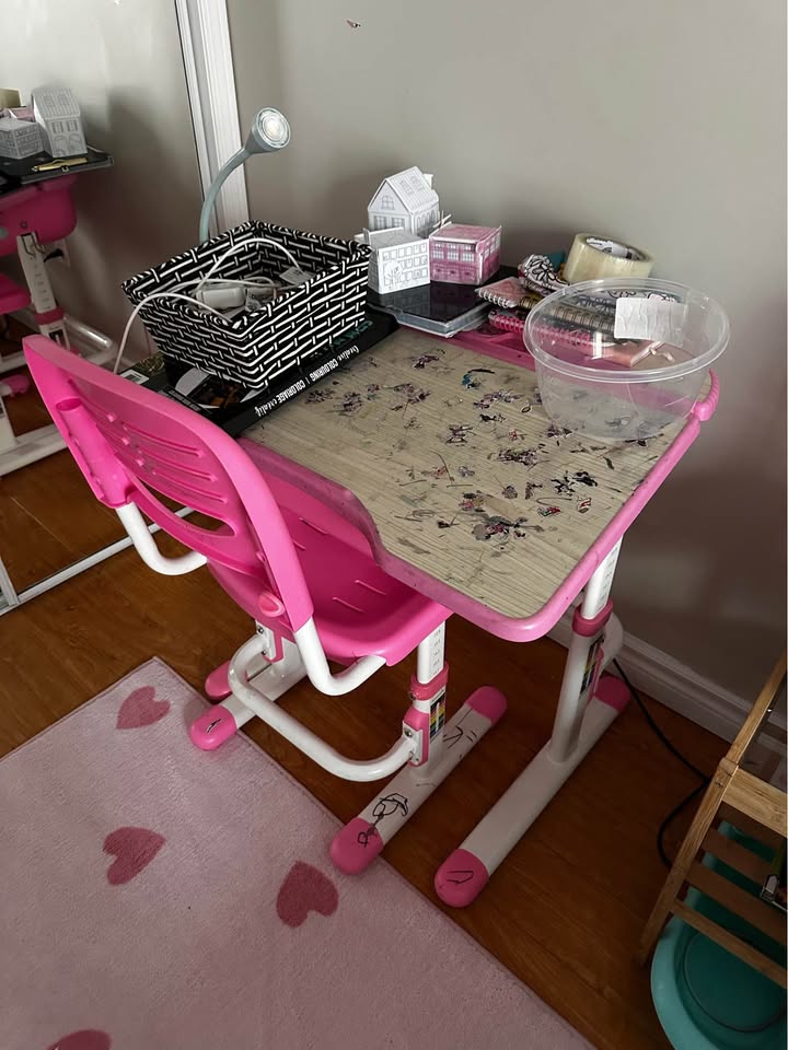 Kids Desk and chair with adjustable height - photo 2