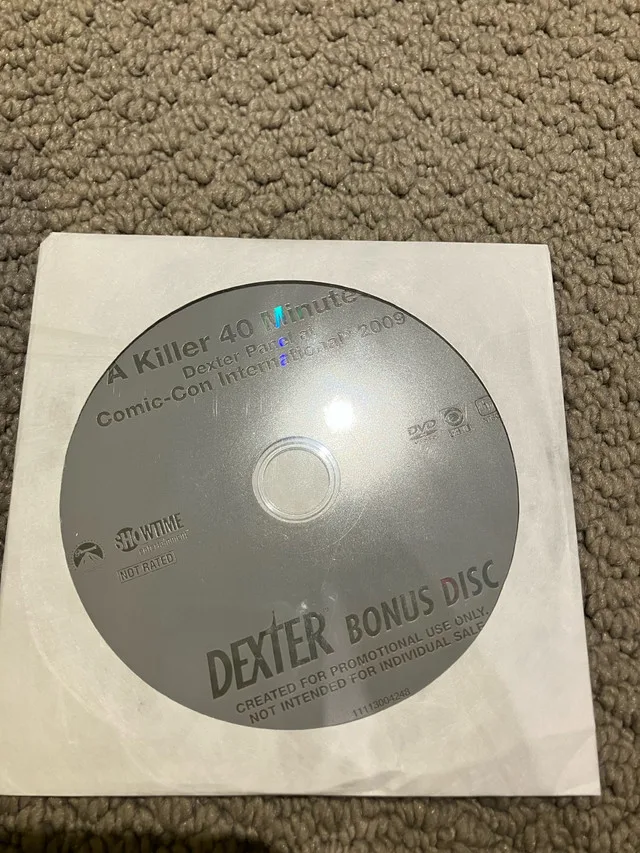 Dexter season 4 dvd box set with bonus disc image indicator(2)