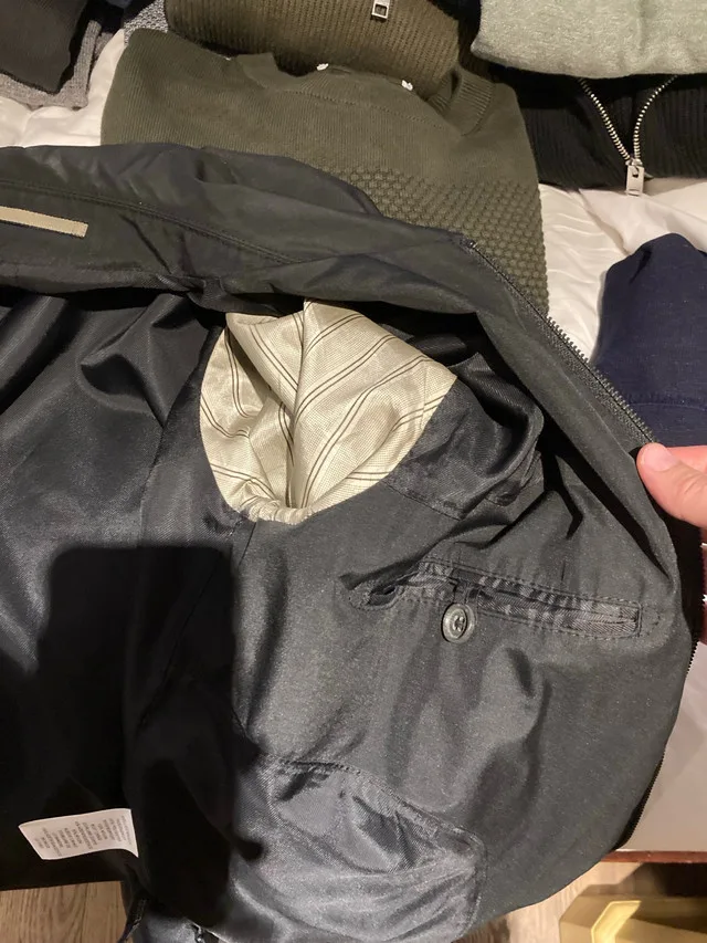 Men’s Banana Republic nylon spring/fall zip up jacket. Size M image indicator(3)