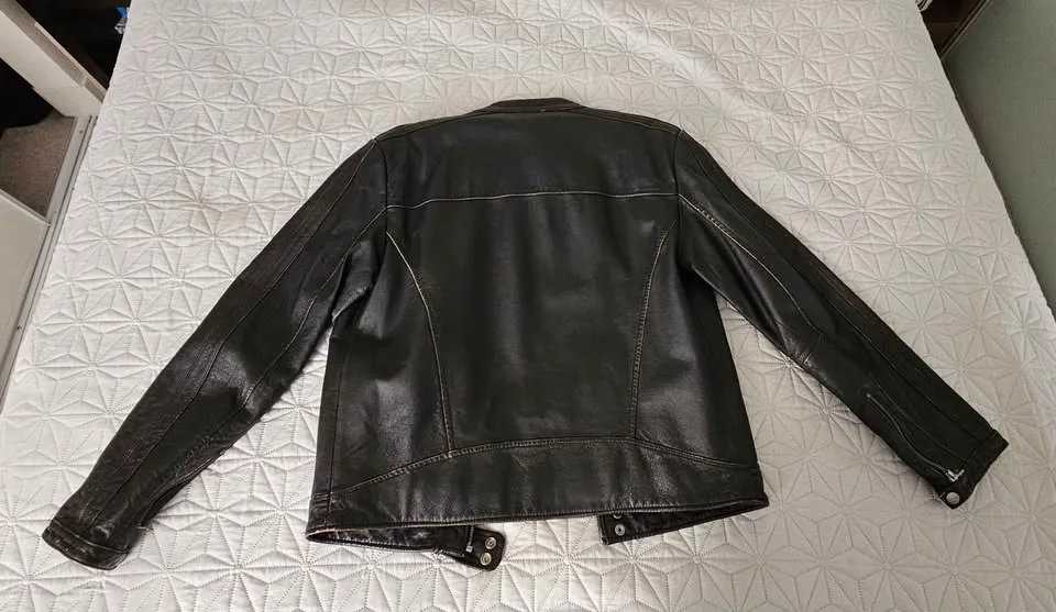 Danier Leather Jacket. Men's Small but fits like a Medium. image indicator(2)