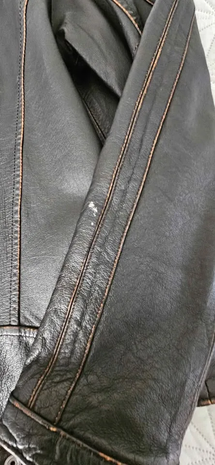 Danier Leather Jacket. Men's Small but fits like a Medium. image indicator(4)