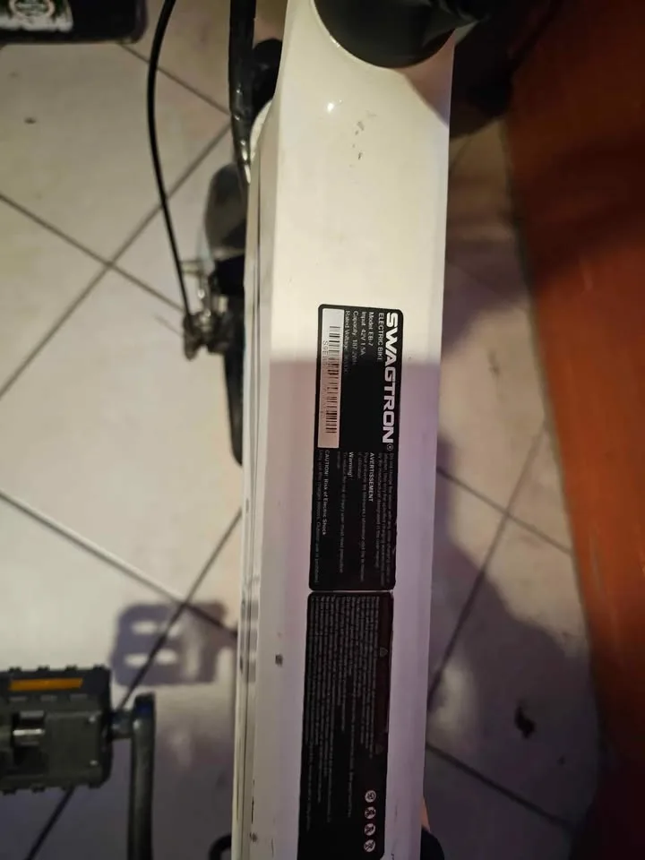 Swagtron EB7 Elite White Commuter Used image indicator(2)