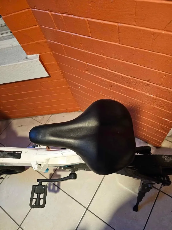 Swagtron EB7 Elite White Commuter Used image indicator(5)