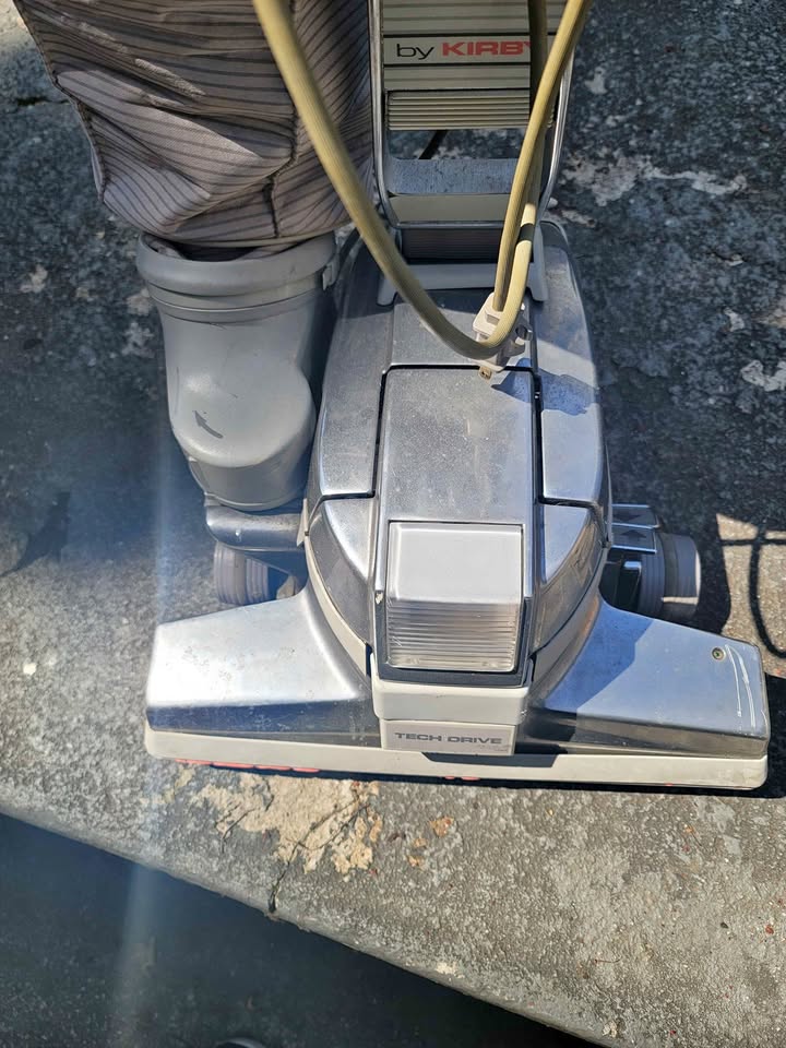 Kirby G3 Vacuum Cleaner with hose and attachments JUST SERVICED