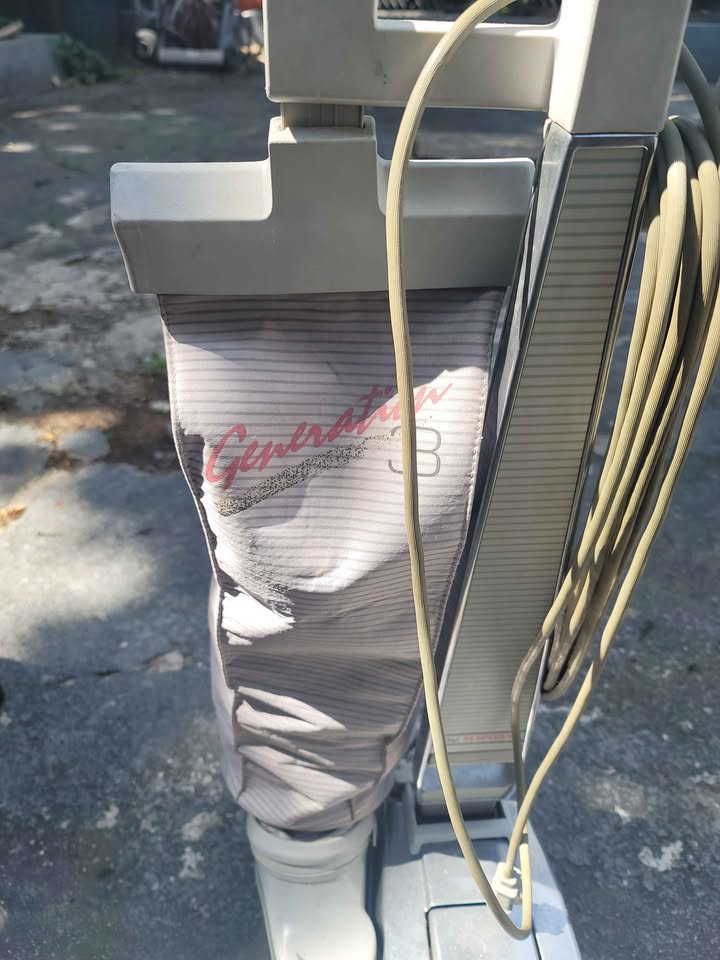 Kirby G3 Vacuum Cleaner with hose and attachments JUST SERVICED - photo 2