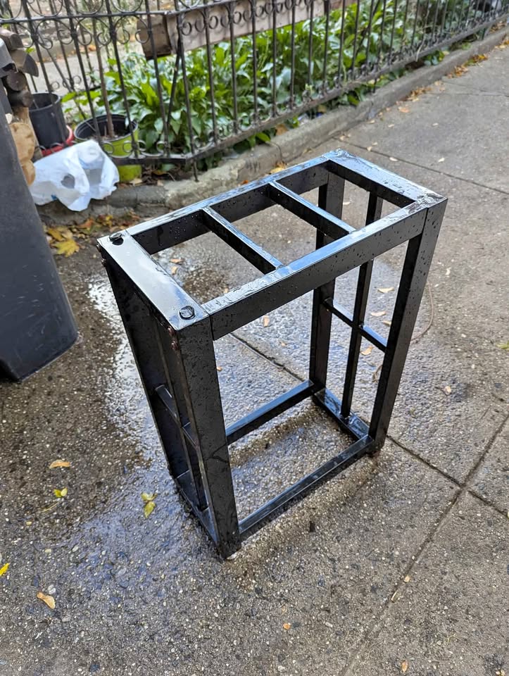 Fish tank stand
