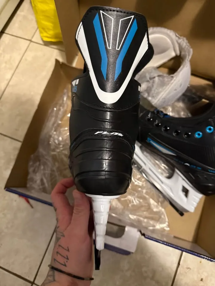 Ice Skates - Men’s 8 image indicator(6)