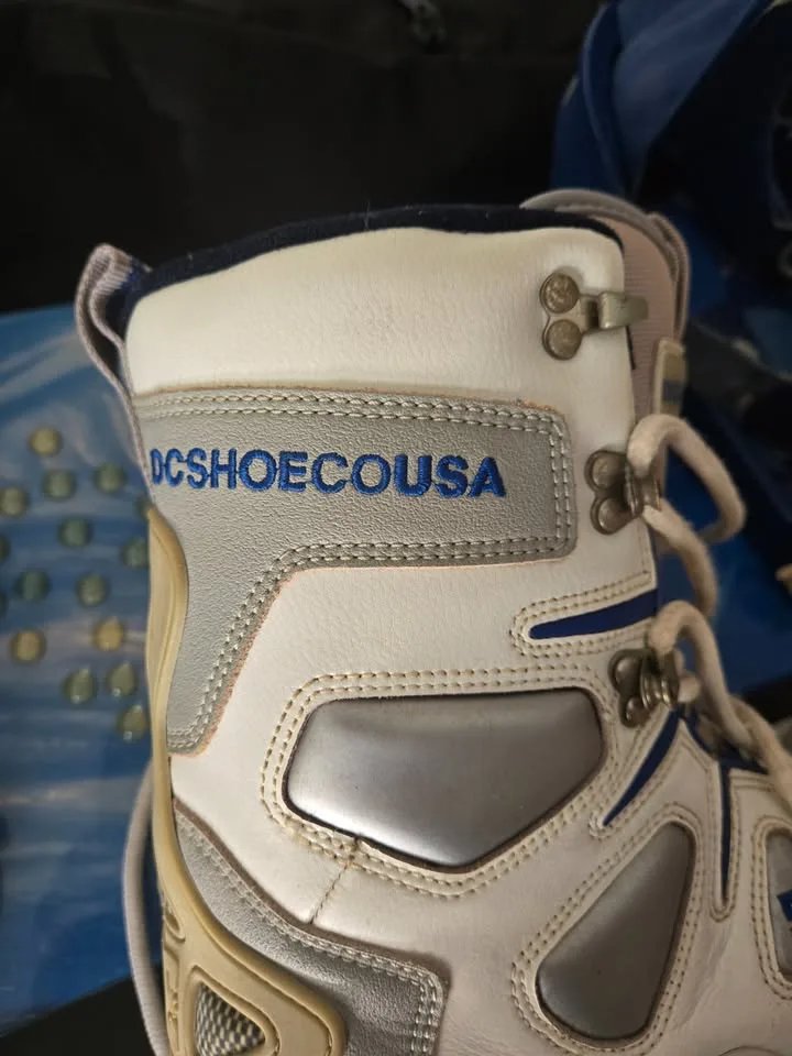 149CM BURTON Motion 52 Dragon decal Snow Board and Boots image indicator(5)