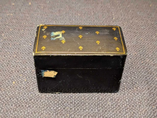 Vintage girls in dress playing cards image indicator(5)