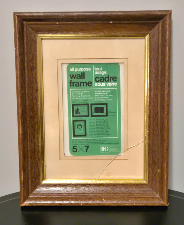Picture Frame 5X7 IIC 2706 H3 Walnut 1970s