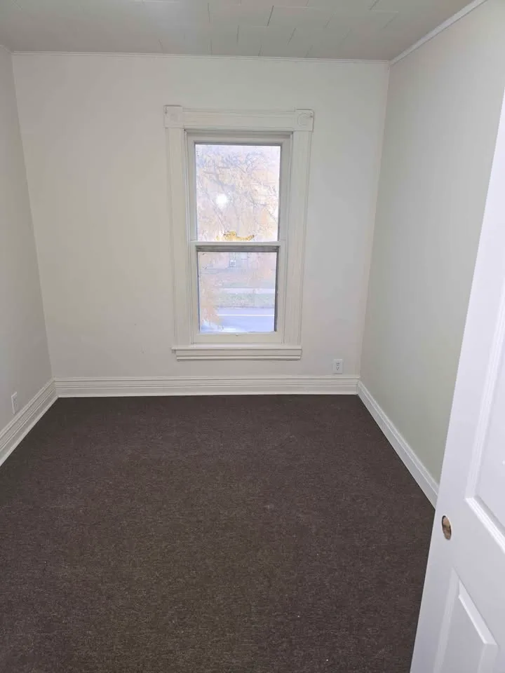 3 Beds 1 Bath - Apartment image indicator(6)