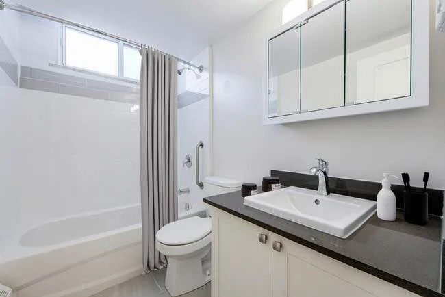 3 Beds 1.5 Baths - Apartment image indicator(4)