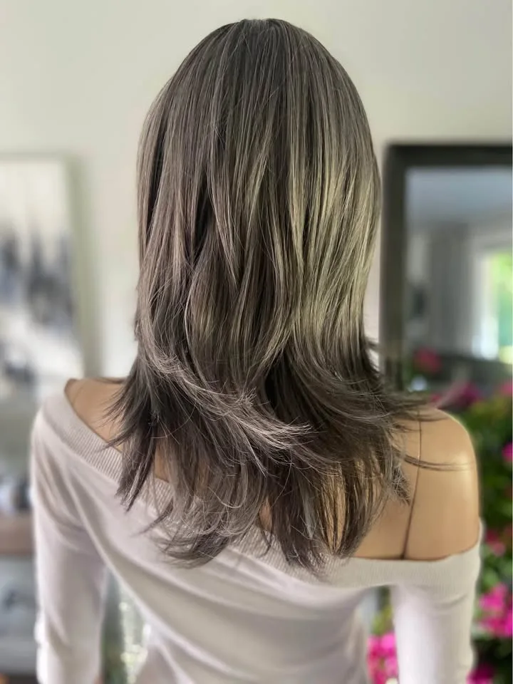 18” Grey Silver Wig w/ Bangs image indicator(3)