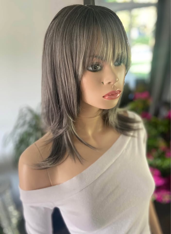 NWT18” Long Grey Silver Synthetic Wig w/ Bangs - photo 4