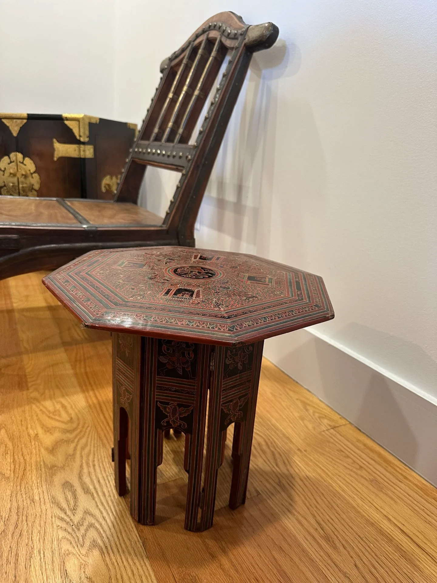 Burmese lacquered folding table image indicator(3)