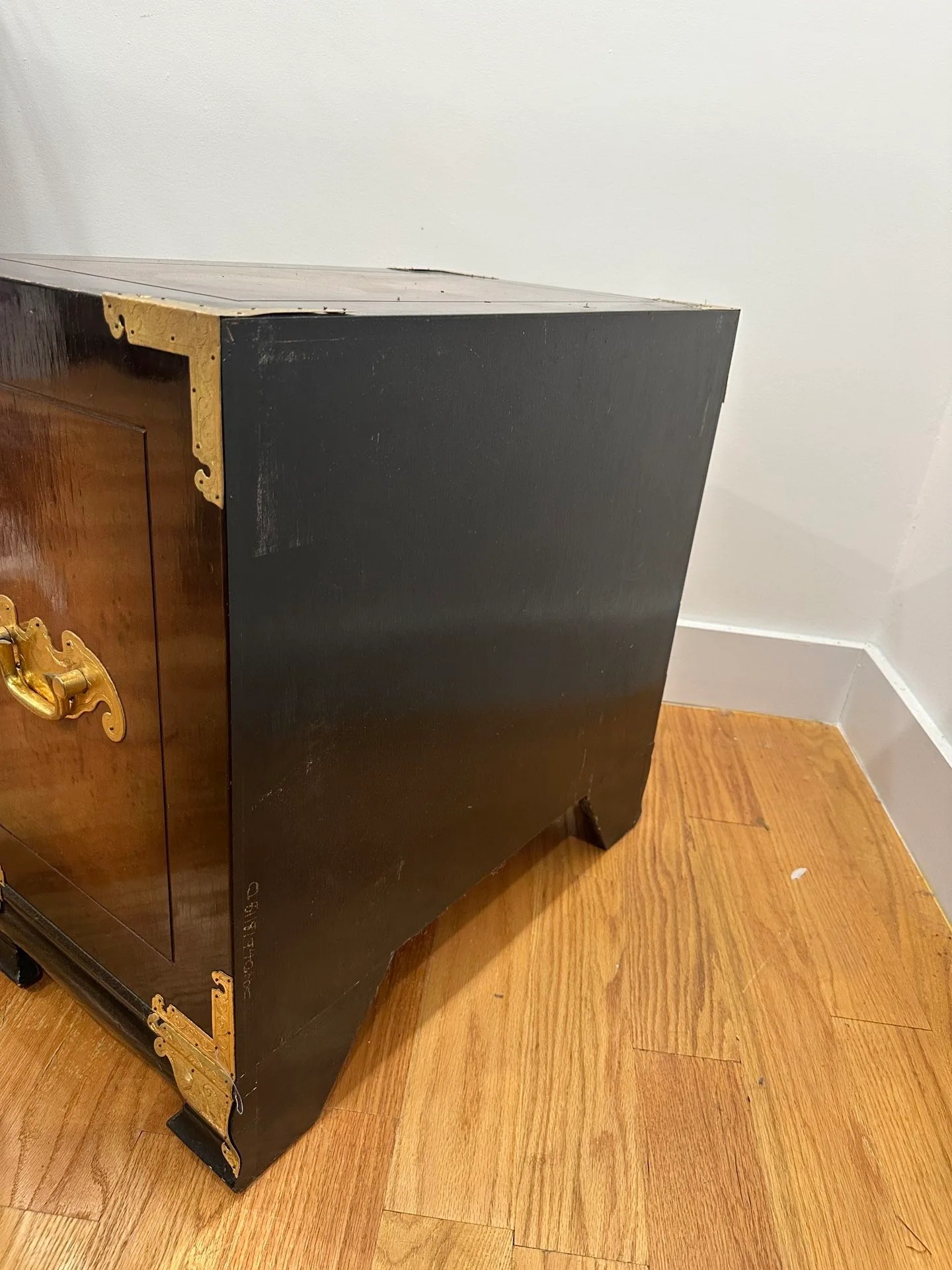 Vintage Korean Tansu-style chest cabinet image indicator(3)