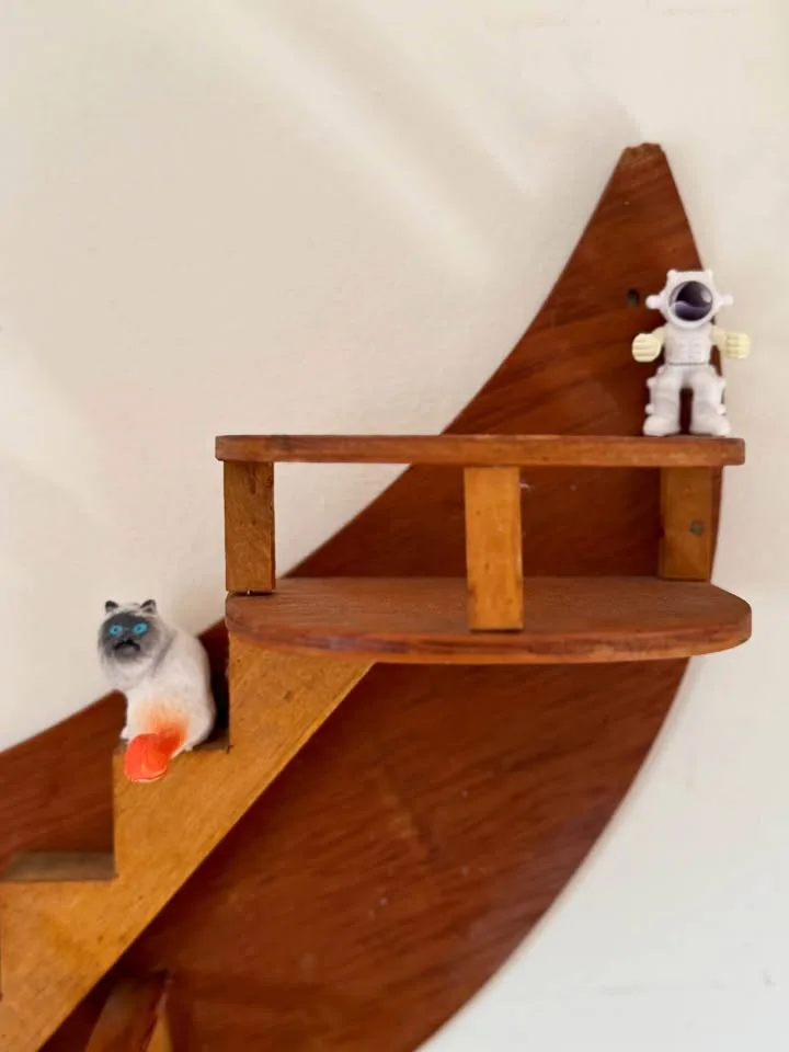 Vintage Wood Crescent Moon Staircase Shelf image indicator(3)