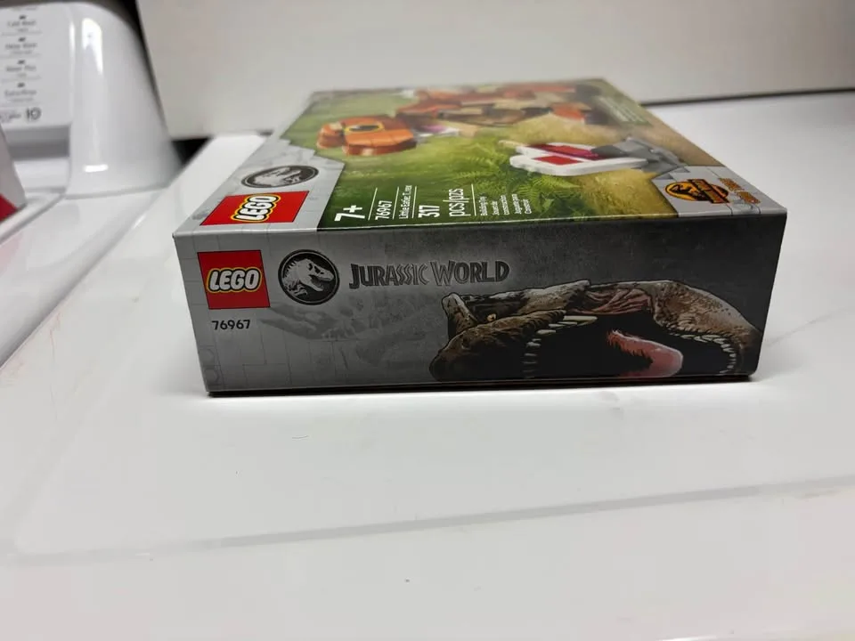NIB LEGO Jurassic World Little Eatie: T. Rex 76967 image indicator(5)