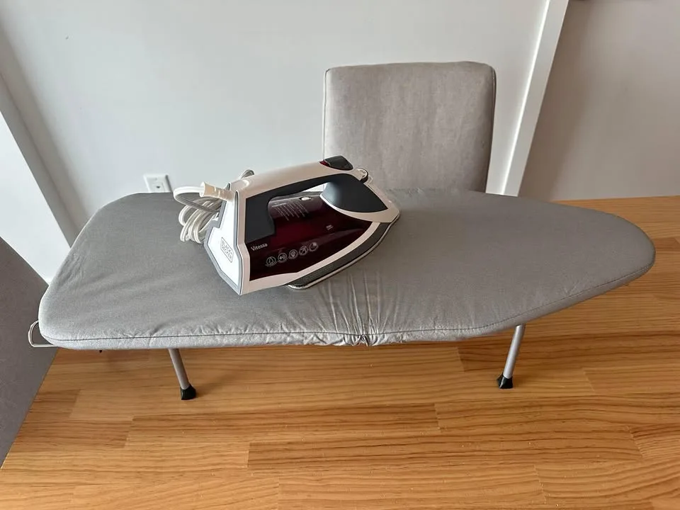 BLACK&DECKER Digital LED Iron + Ironing Board thumbnail