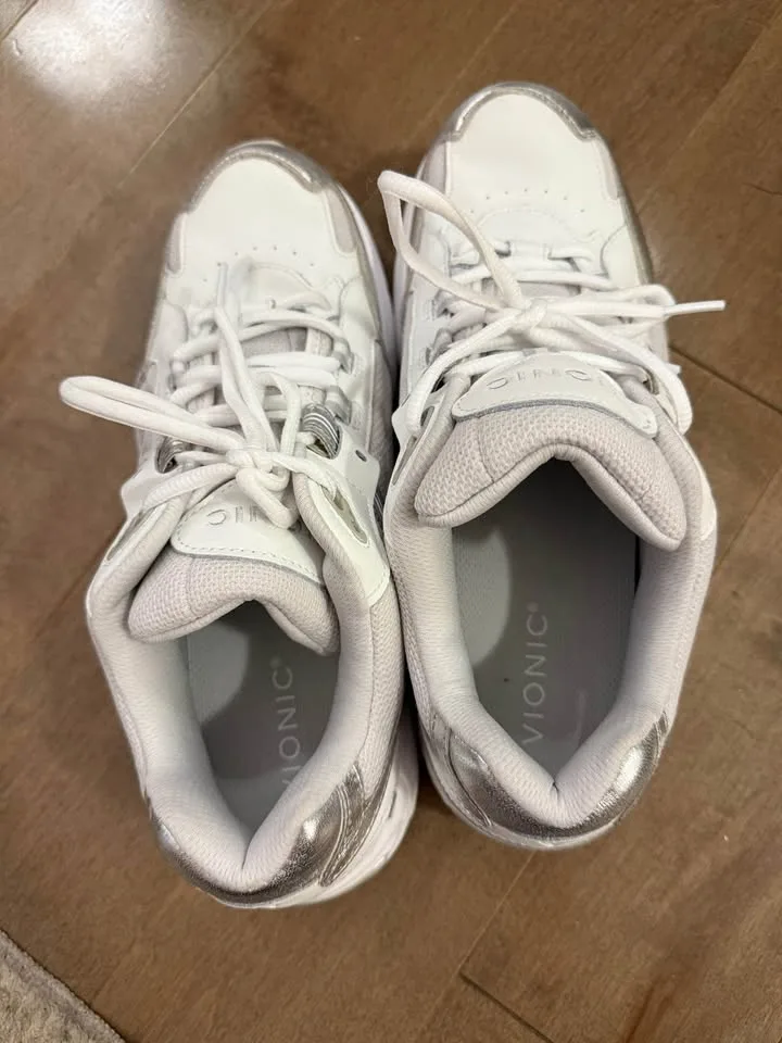 Vionic Women’s Chunky Walking Running White Shoes Size 10 image indicator(3)