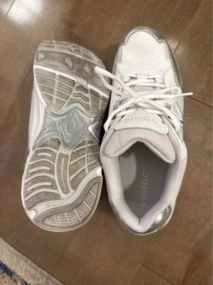 Vionic Women’s Chunky Walking Running White Shoes Size 10 image indicator(4)