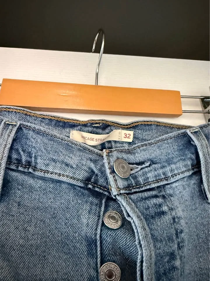 Levi’s Ribcage Straight image indicator(2)