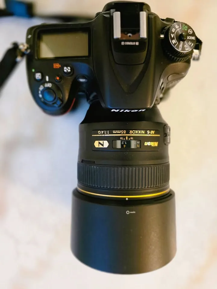 Nikon D7100 DSLR + Nikkor 85mm Lens - Excellent, Boxed image indicator(2)