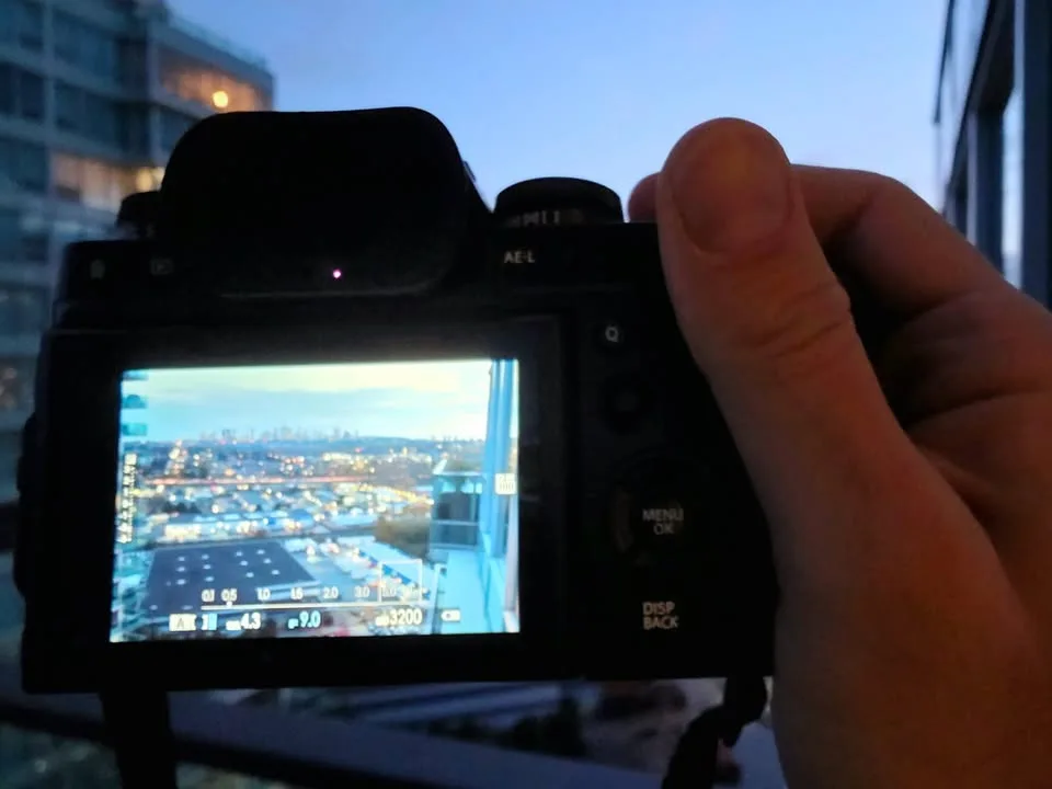 Nikon D7100 DSLR + Nikkor 85mm Lens - Excellent, Boxed image indicator(8)