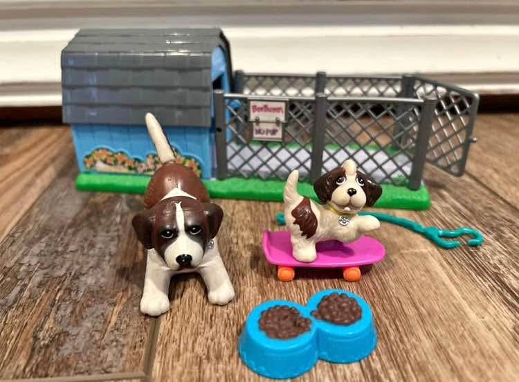 Vintage Littlest Pet Shop Beethovens 2nd Backyard Kennel