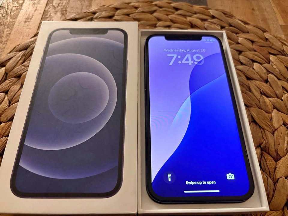 iPhone 12 black