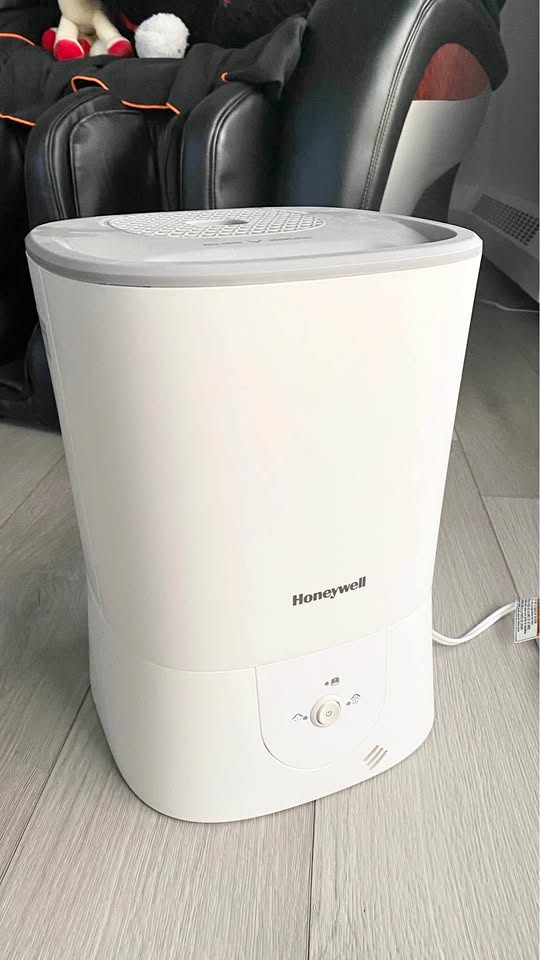 Honeywell HWM440WC top fill warm mist humidifier