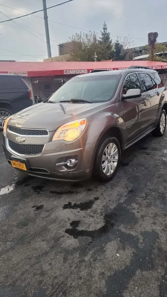 2010 Chevrolet Equinox LT AWD V6 image indicator(2)