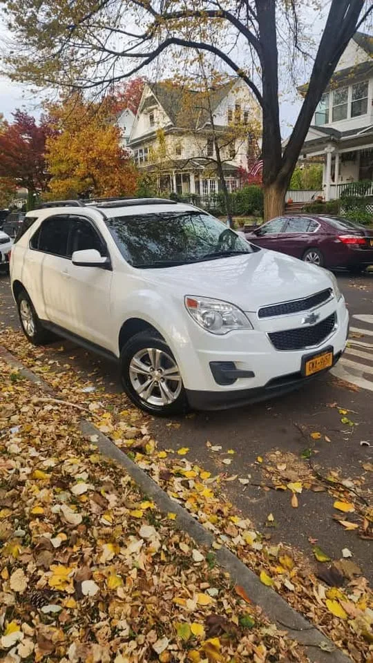 2014 Chevrolet Equinox AWD V4 · LT image indicator(2)
