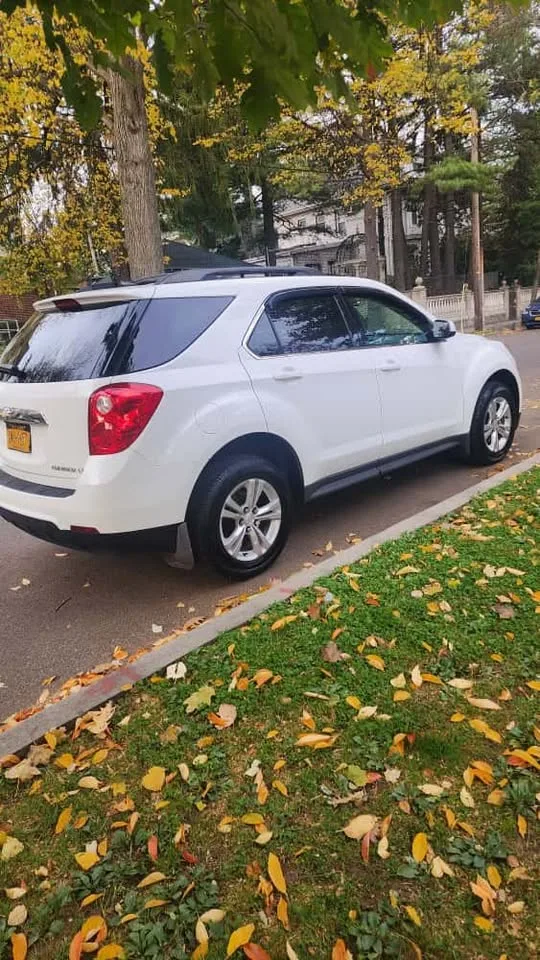 2014 Chevrolet Equinox AWD V4 · LT image indicator(4)