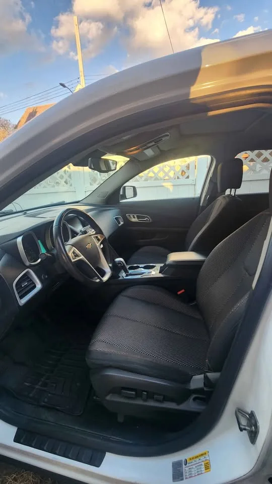 2014 Chevrolet Equinox AWD V4 · LT image indicator(8)