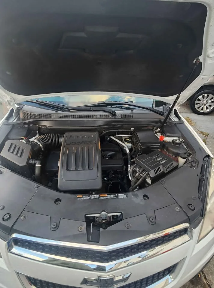 2014 Chevrolet Equinox AWD V4 · LT image indicator(9)