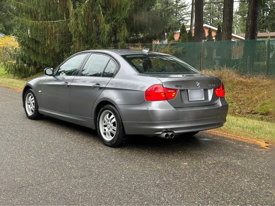 2010 BMW 3 Series image indicator(4)