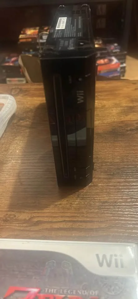 Black Wii console bundle w/ Wii mote , nunchuck + 5 games image indicator(4)