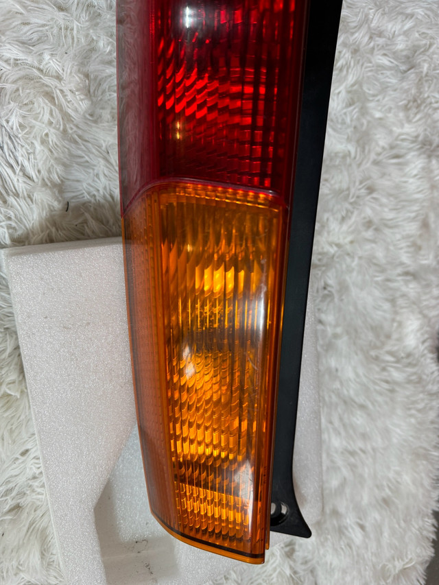 02-04 Honda CRV OEM RH Passenger side rear taillight - photo 3