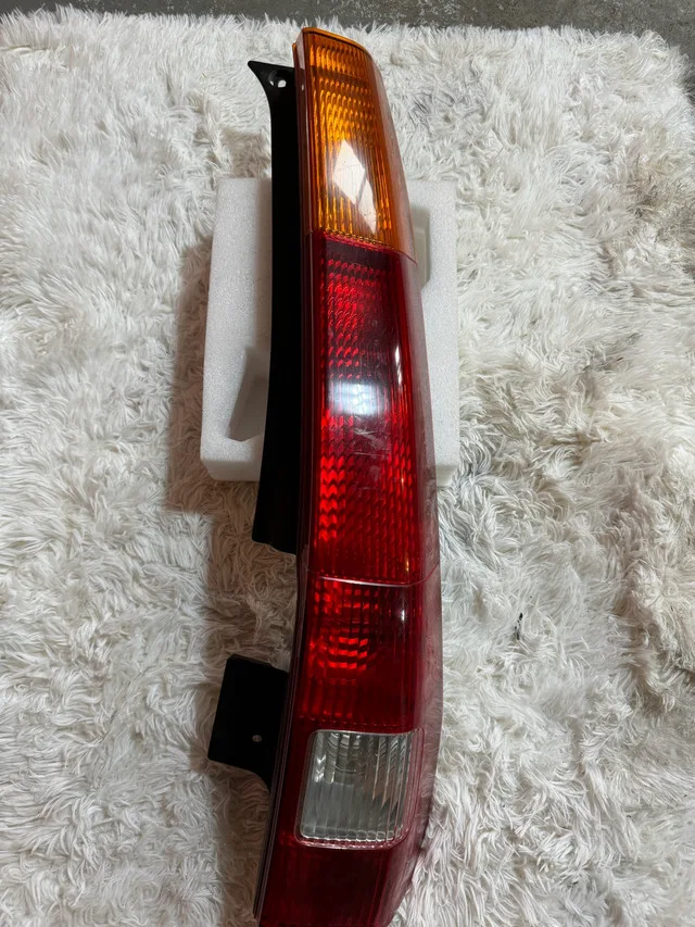 02-04 Honda CRV OEM RH Passenger side rear taillight
