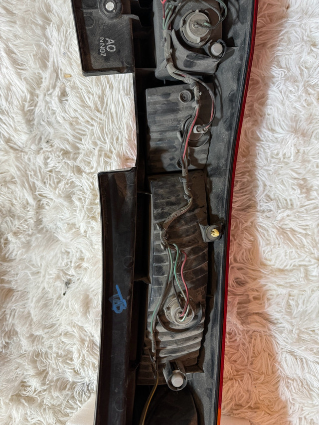 02-04 Honda CRV OEM RH Passenger side rear taillight - photo 2