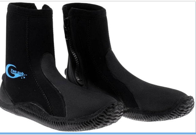 Yon Sub Dive Boots! Size 9