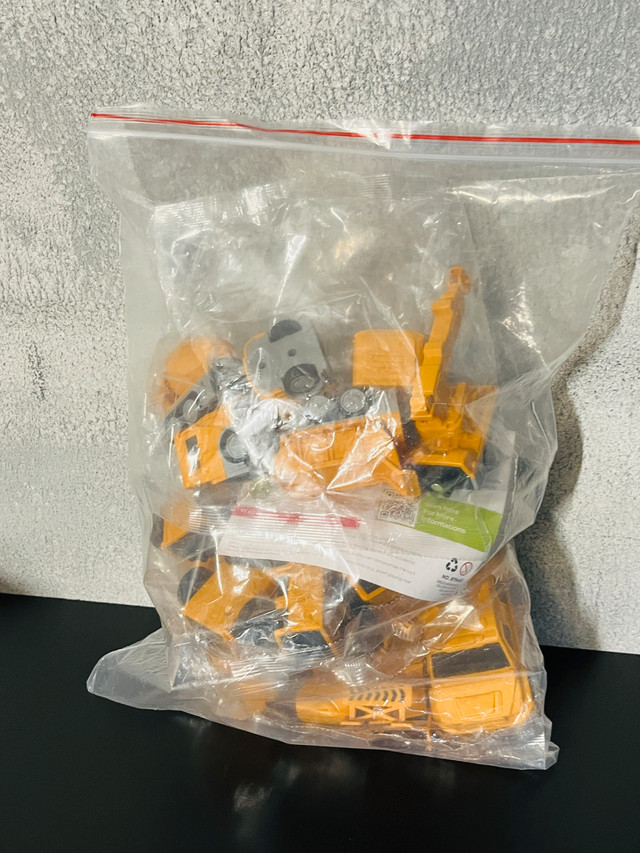 Robot Construction Toy! - photo 4