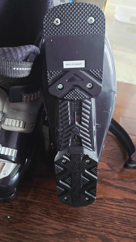Nordica Easy Move 8 Ski Boots – Size 27.5 image indicator(2)