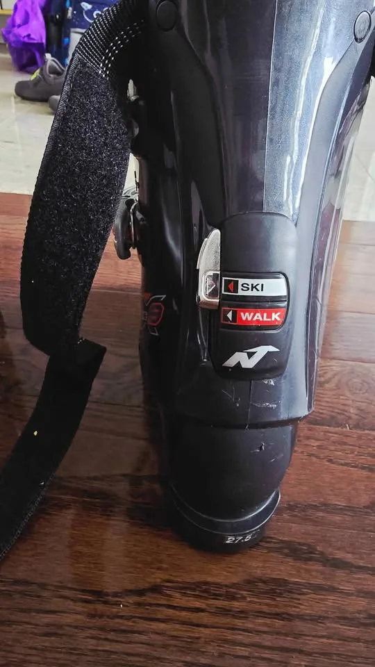 Nordica Easy Move 8 Ski Boots – Size 27.5 image indicator(3)