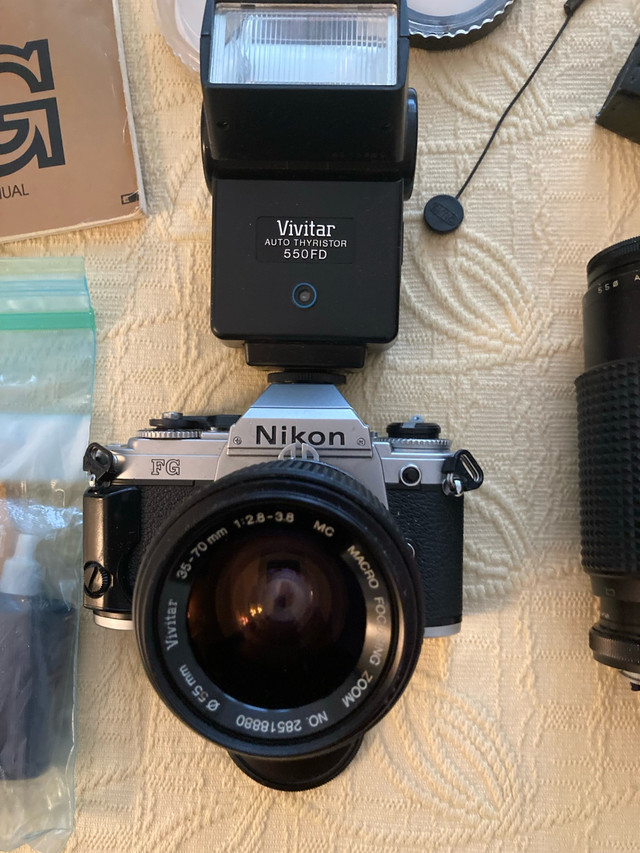 Vintage Nikon FG camera with macro lense and tripod - photo 2
