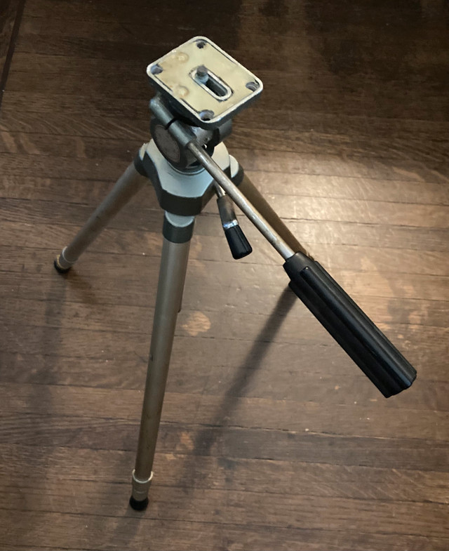 Vintage Nikon FG camera with macro lense and tripod - photo 4