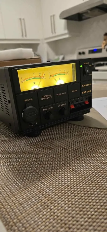 Universal Compact Bench DC Power Supply image indicator(10)