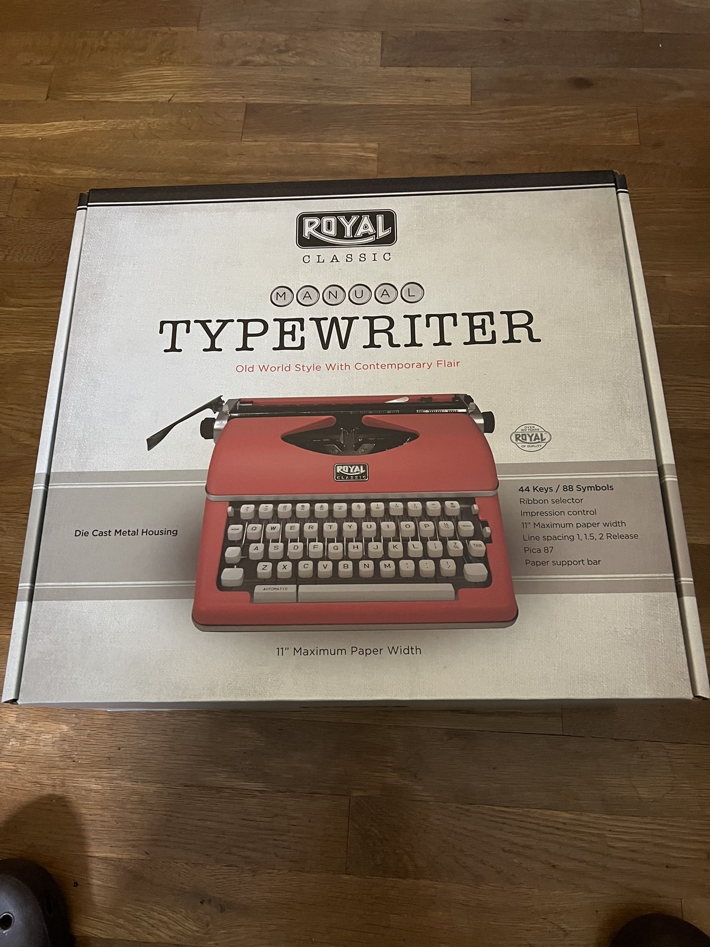ROYAL CLASSIC manual typewriter